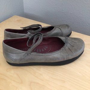 EARTH Leather Mary Janes Women’s size 11.5 Gray Ruched Comfort